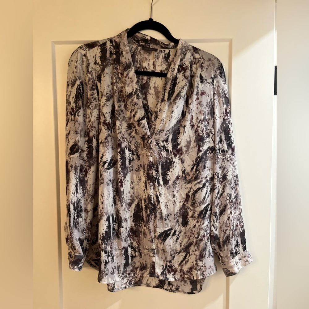 Vince Camuto Blouse Vneck